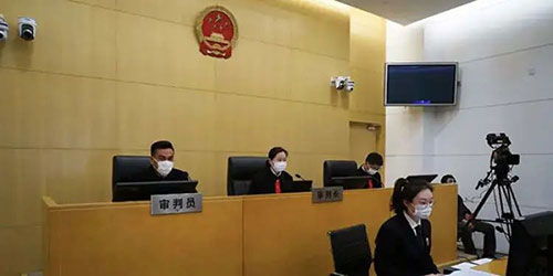 嬰兒高燒40度未察覺，育嬰師被雇主打傷 法院判決與行業反思